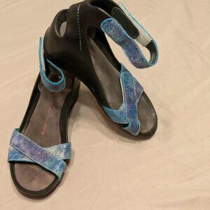 Walky Wedge Sandals Womens EU 38 | US 7-75  Open Toe w Sparkly Blue Straps
